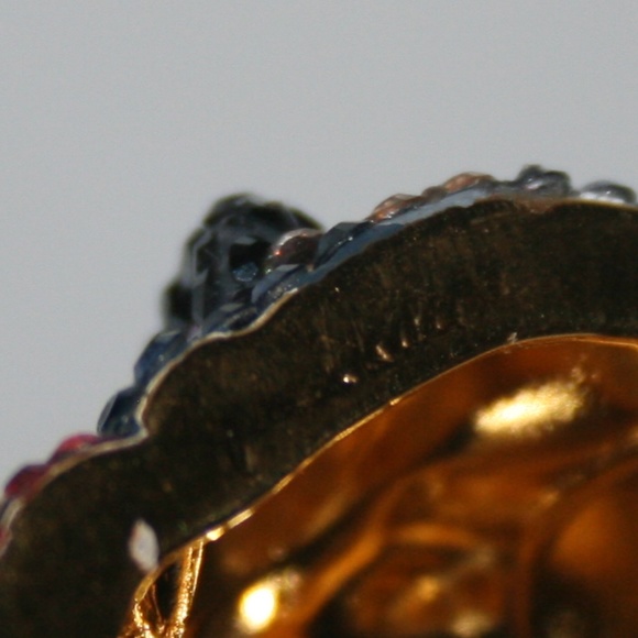 Judith Leiber Mouse presents Pillbox Trinket Box - Picture 5 of 5